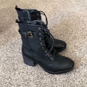 White Mountain black combat book, size 9, new in box